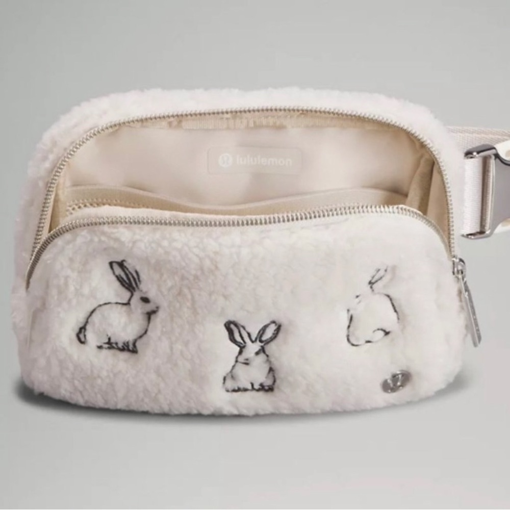 LULULEMON NEW YEAR EVERYWHERE BELT
BAG 1L *FLEECE - Picture 2 of 6